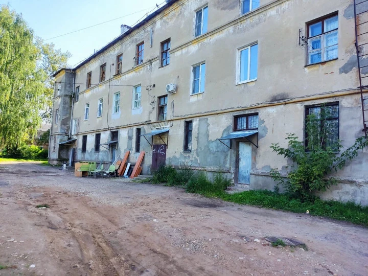 Помещение, назначение нежилое, общей площадью 425 кв.м., этаж 01, подвал, номера на поэтажном плане 8-17, 15-33, адрес объекта: Владимирская обл., г. Вязники, ул. Владимирская, д.10, кадастровый номер: 33:21:010214:304.